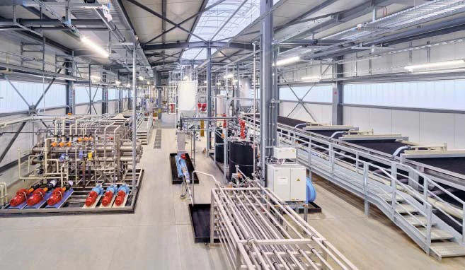 A sewage sludge recycling facility for recovering phosphorus