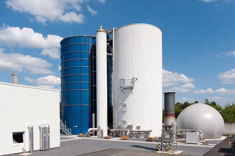 Processing industrial wastewater and simultaneously generating energy